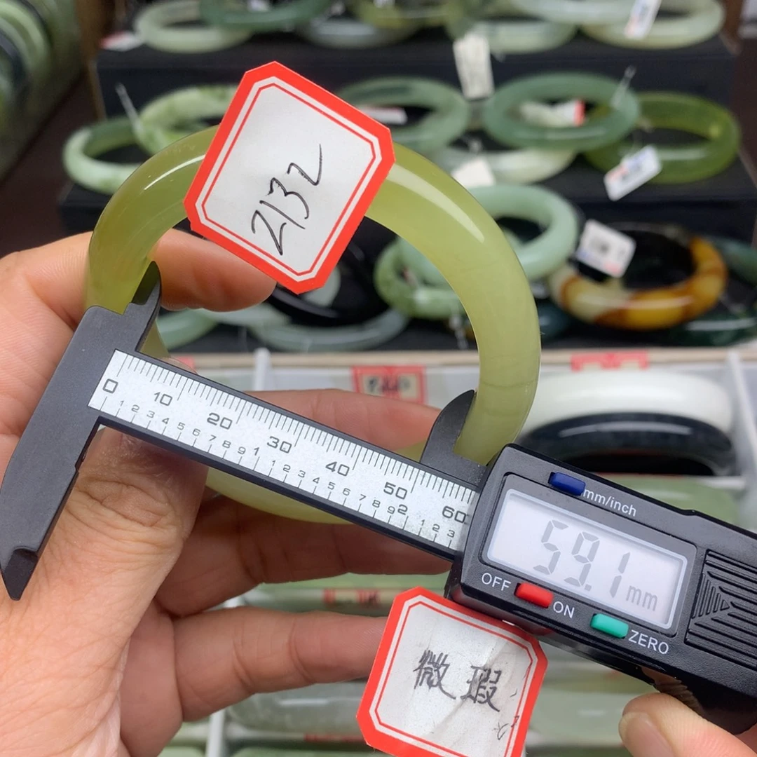 辛***了蛇纹石玉未镶嵌手镯2132