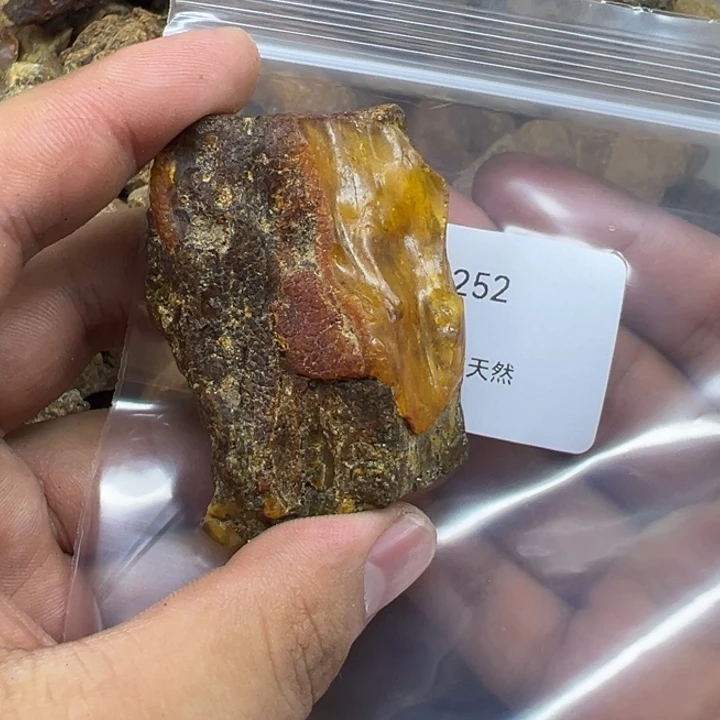 琥珀未镶嵌珠宝奇石