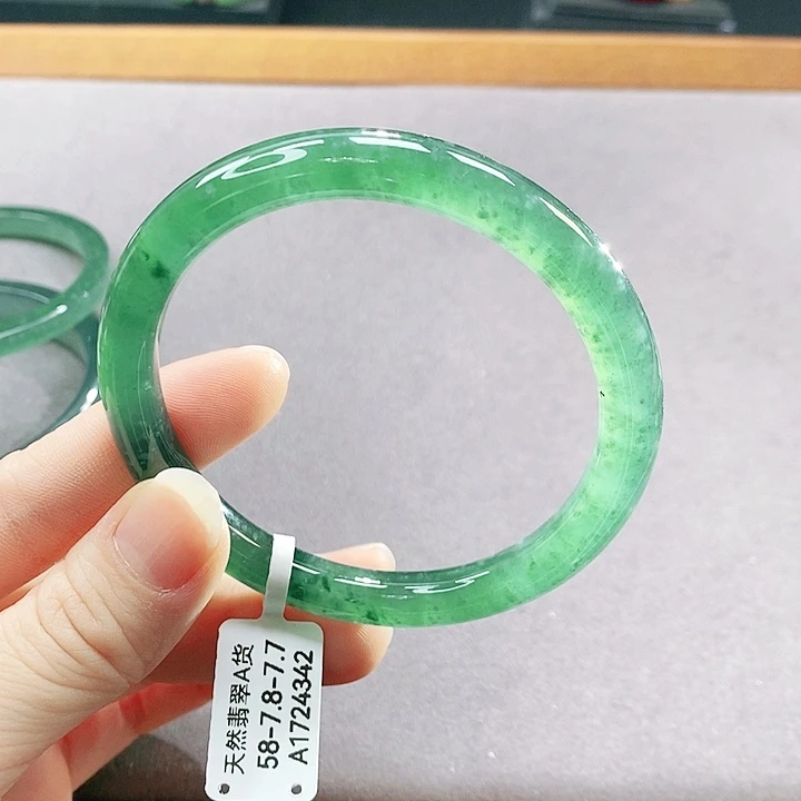 翡翠未镶嵌手镯（圆镯）