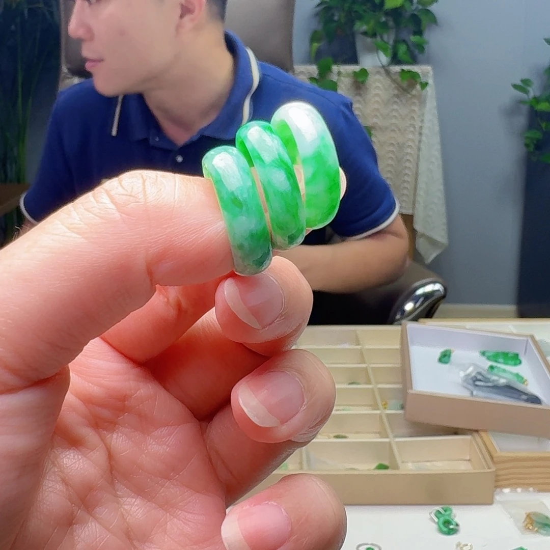 翡翠未镶嵌戒指多样性发货其一