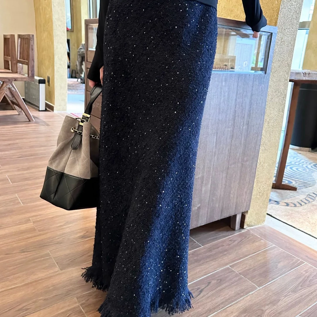 【伊家】新款早春米白色皮质小香风斜裁加长A字版亮片流苏显瘦半裙