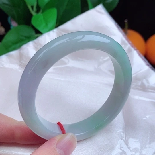 翡翠手镯未镶嵌    正圈54 春彩