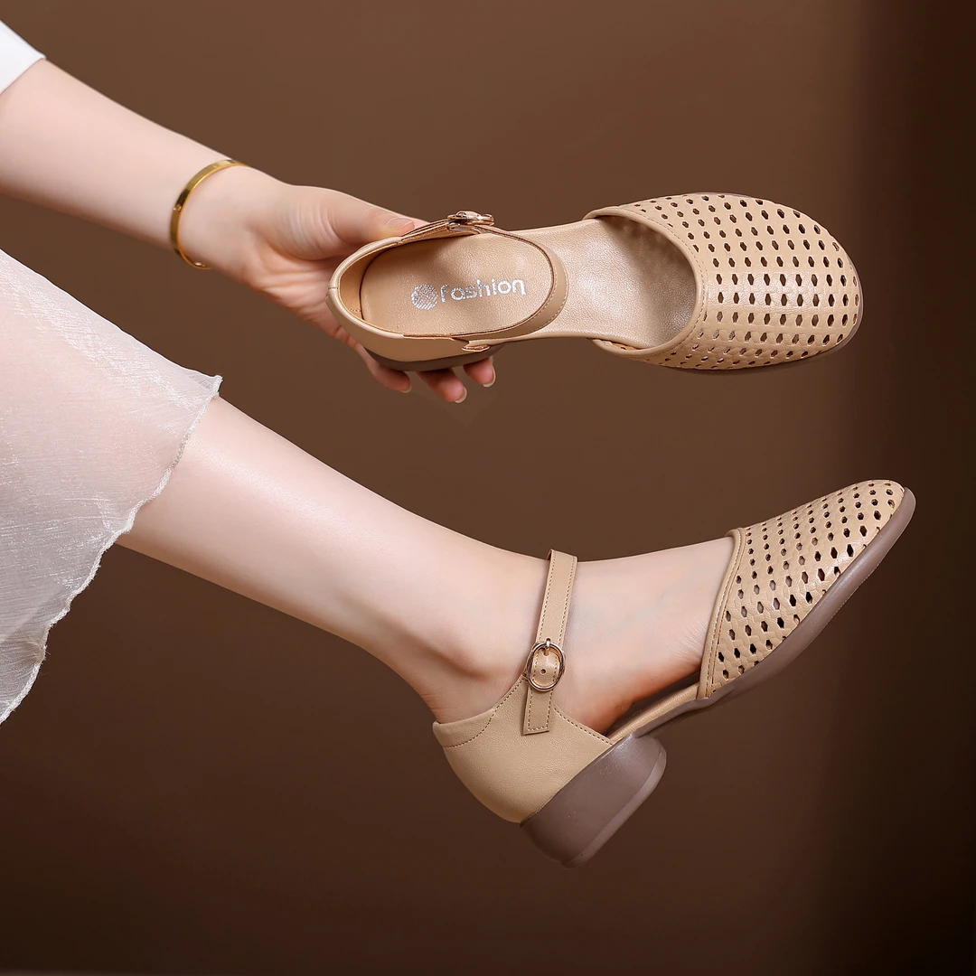 夏季新款真皮包头镂空低跟洞洞凉鞋一字带透气软底舒适女士凉鞋