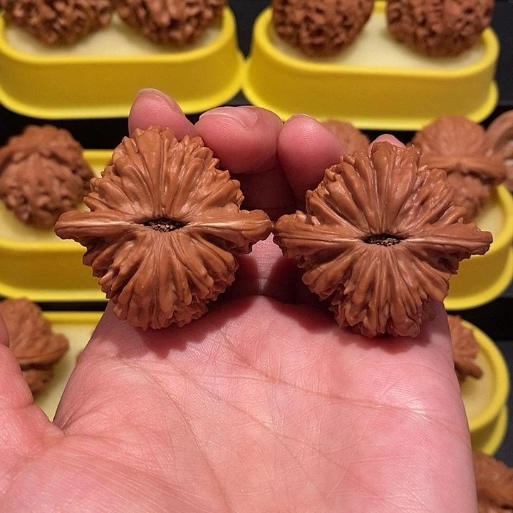 潇***在文玩核桃43尺四座楼
