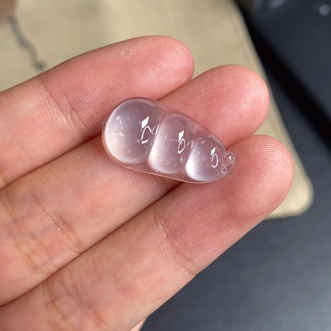 翡翠未镶嵌颈饰豆子