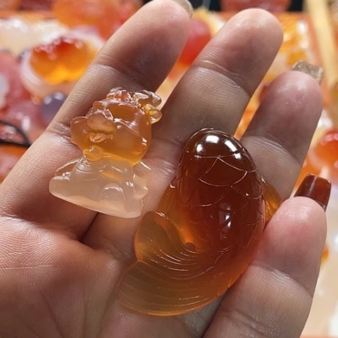 未镶嵌颈饰玛瑙/玉髓棉***?