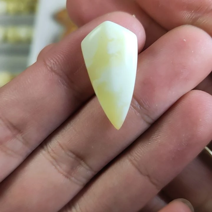 琥珀未镶嵌裸石小盾牌侧挂29.6mm