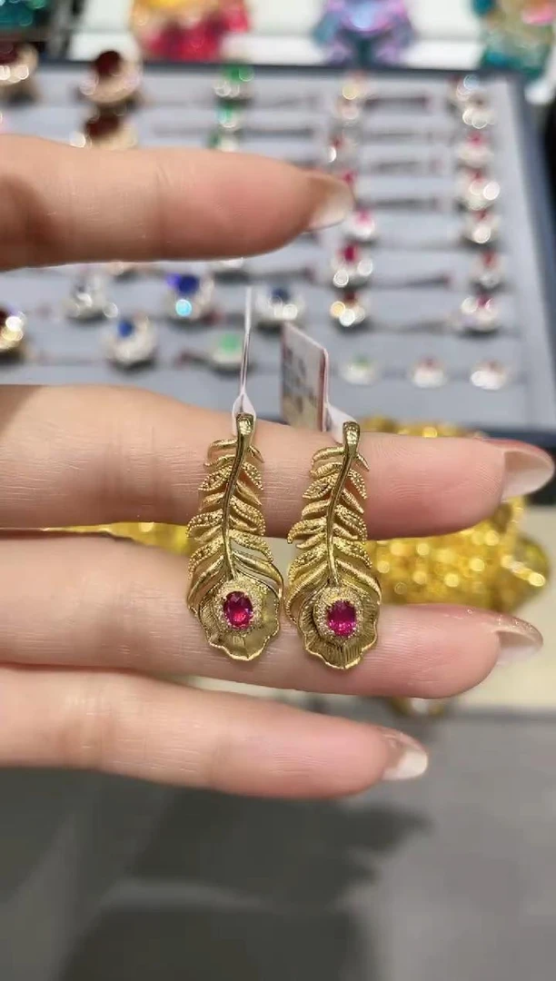 18K金镶嵌天然无烧红宝石吊坠羽毛款 K黄 多样性发其一