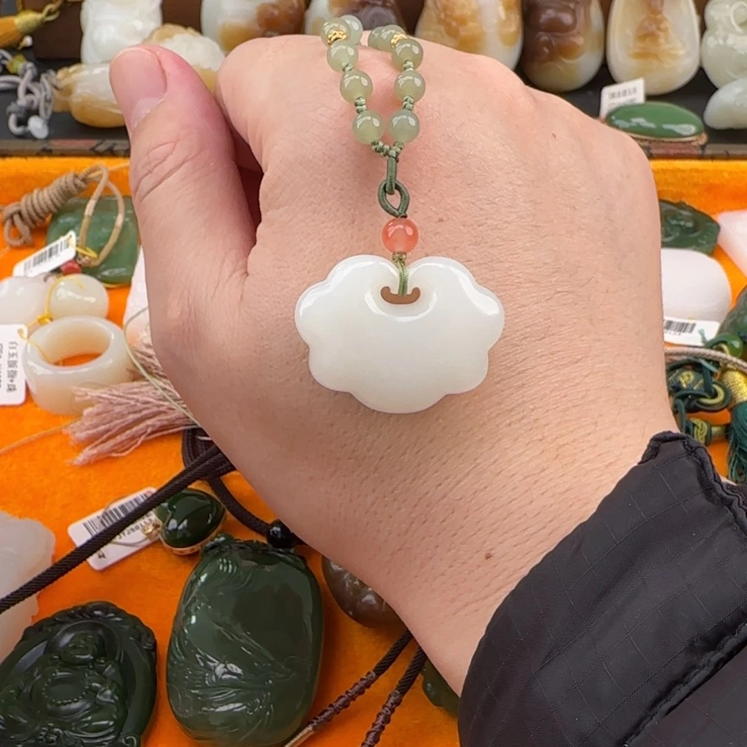 和田玉挂件未镶嵌如意锁