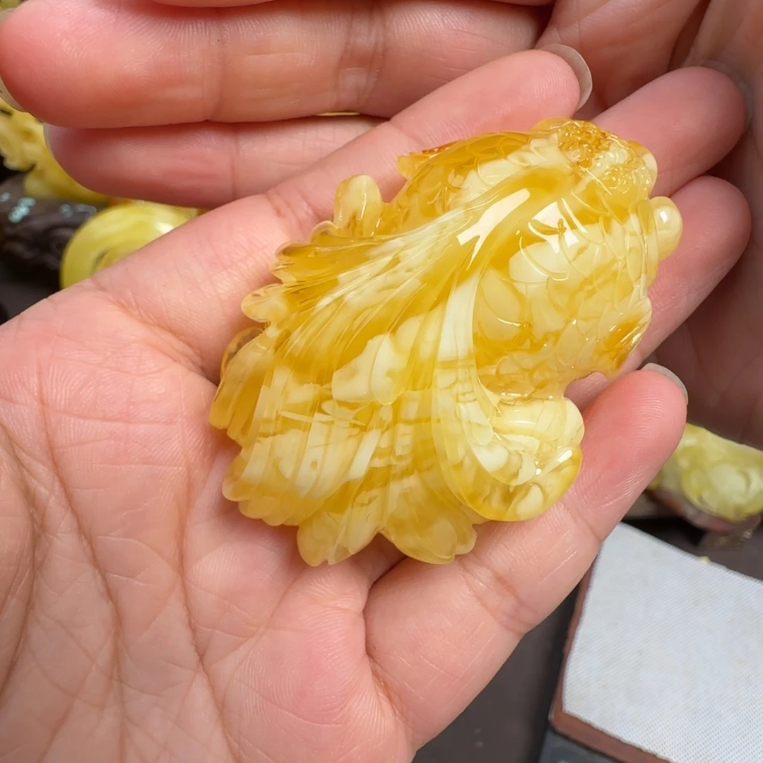 蜜蜡未镶嵌珠宝奇石