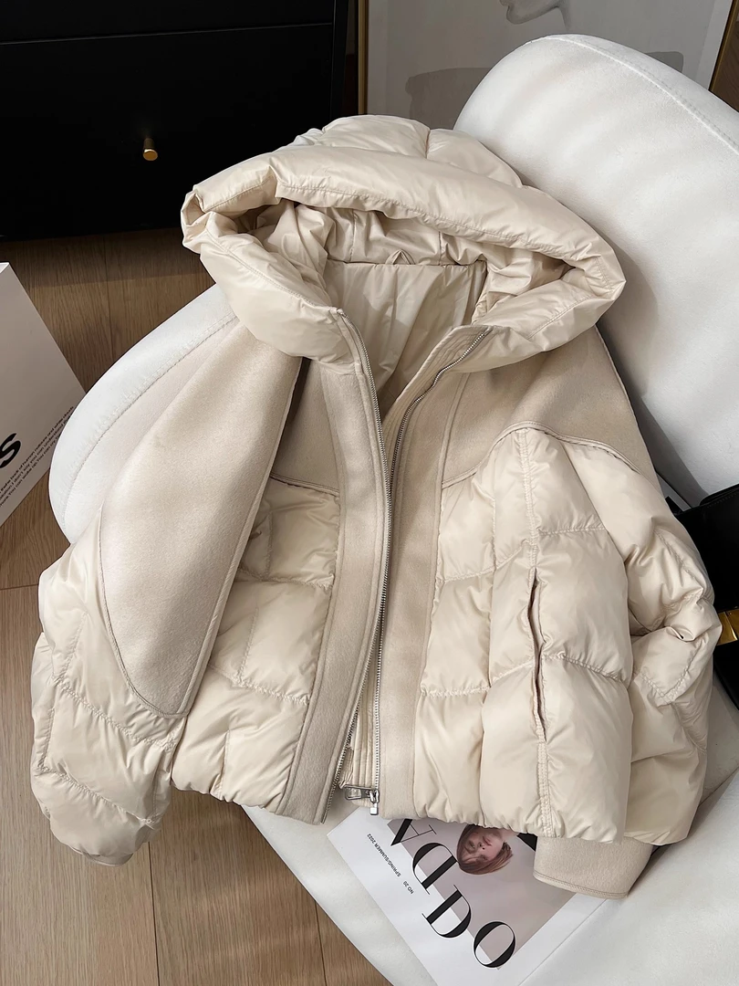 简约连帽拼接羽绒服女短款冬季时尚百搭保暖外套加厚宽松面包服
