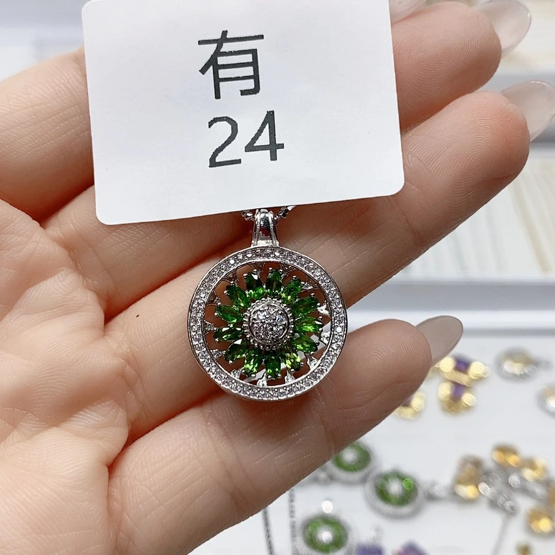 吊坠透辉石银S925镶嵌有24