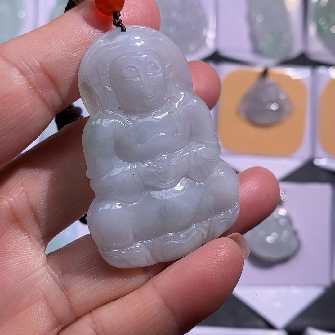 翡翠未镶嵌颈饰观音