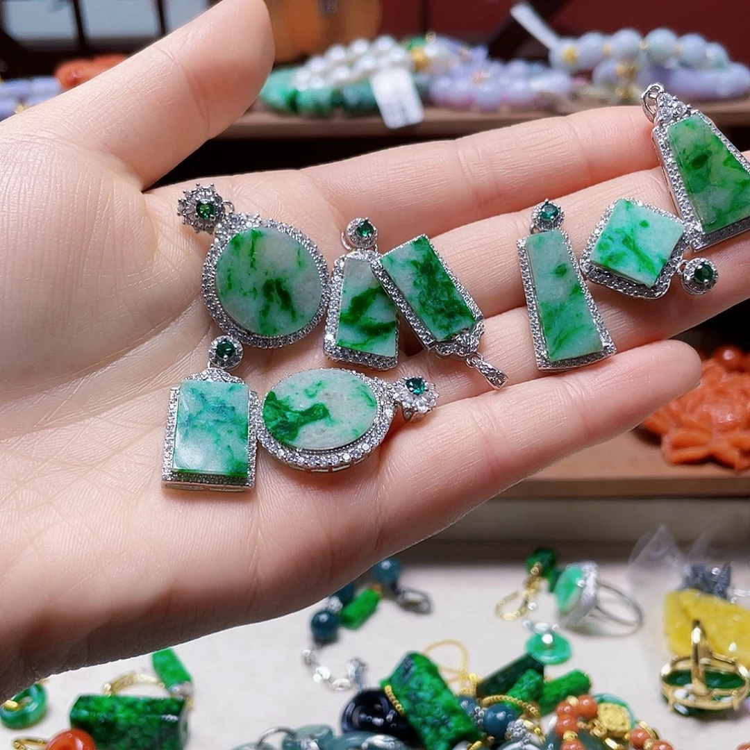 翡翠未镶嵌手链一个