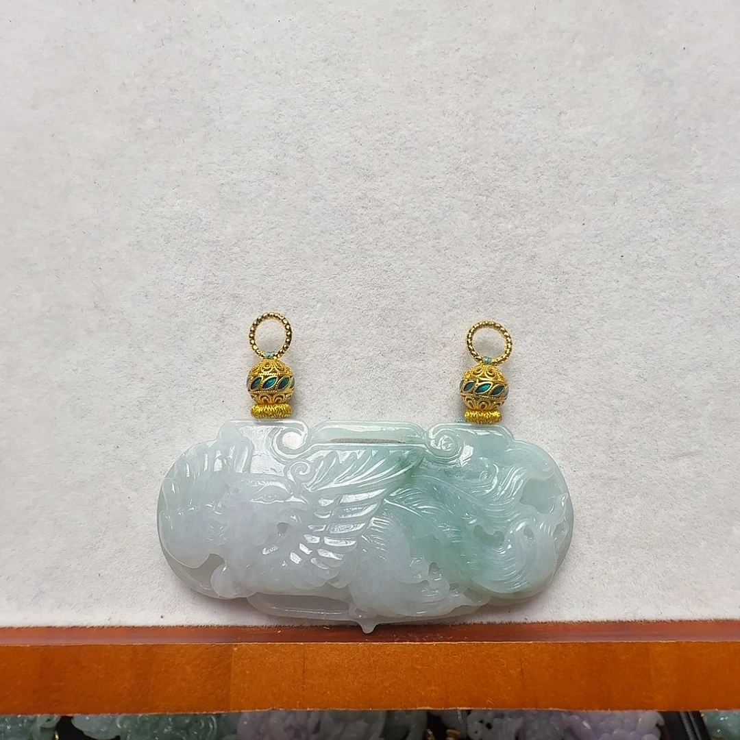 翡翠未镶嵌吊坠(赠链)