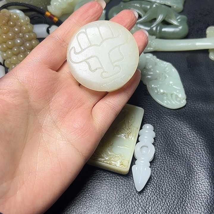 和田玉（糖玉）未镶嵌颈饰