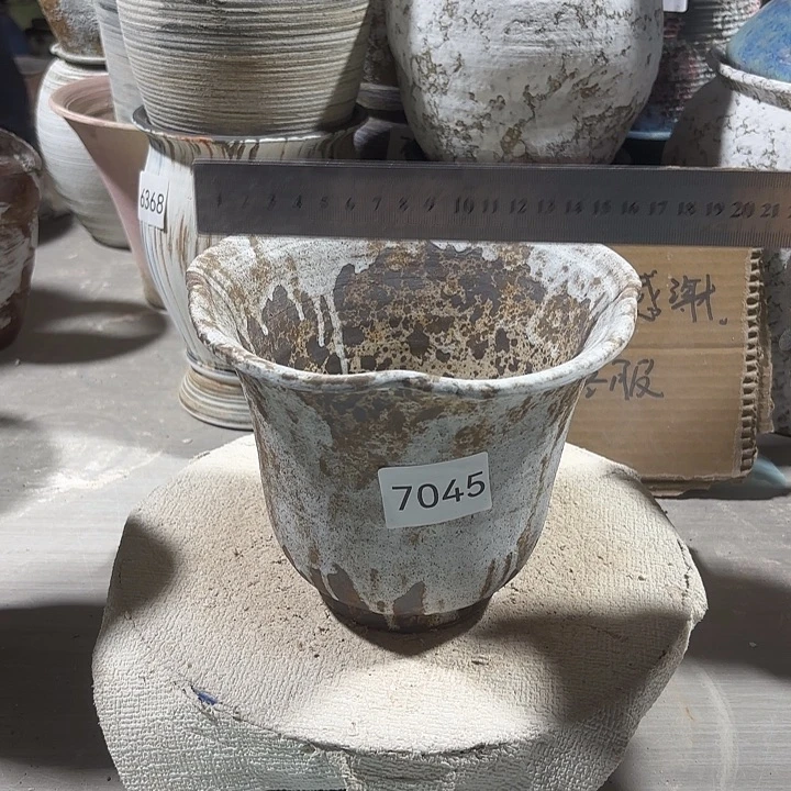 陶摆件高14，内口12，有孔，7045