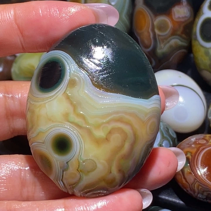 玛瑙/玉髓未镶嵌珠宝奇石60