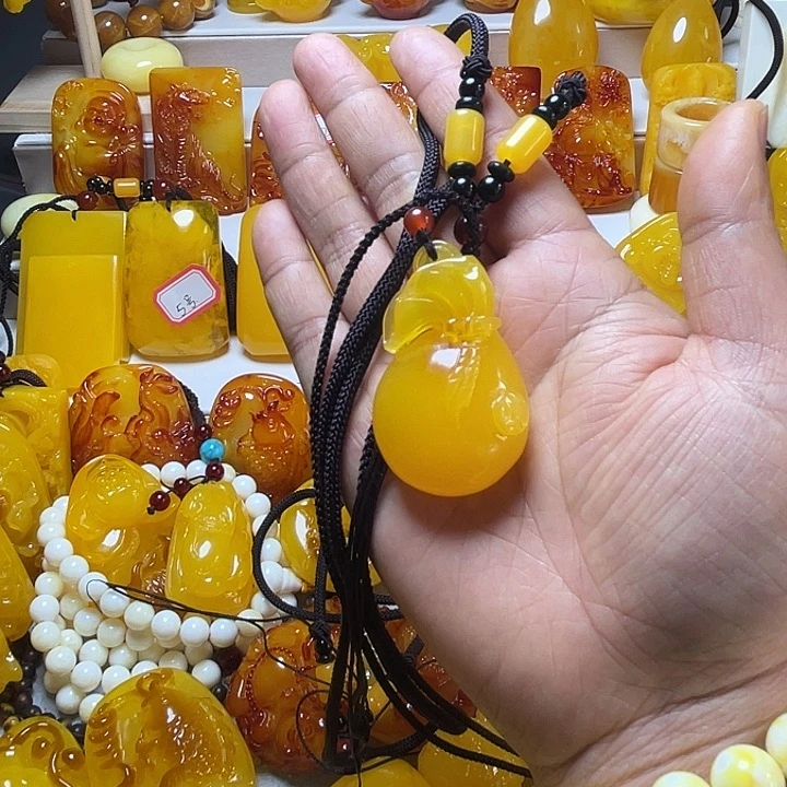 红***果钱多多挂件 服饰配饰