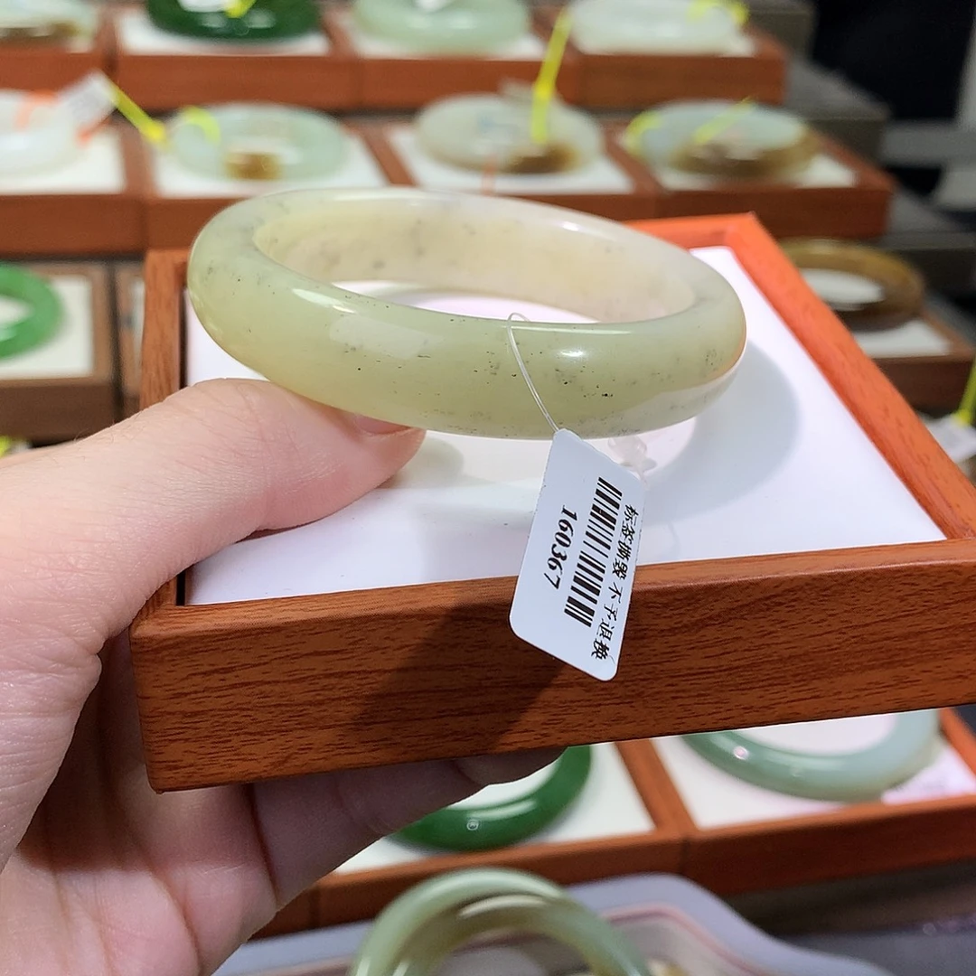 和田玉未镶嵌手镯黄口青花56