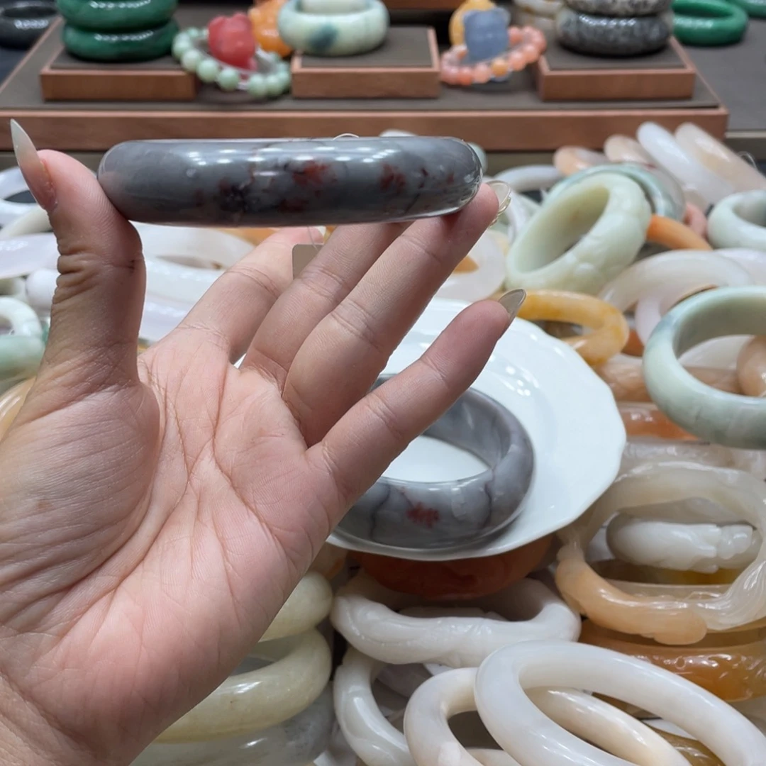有***猫石英质玉手镯未镶嵌