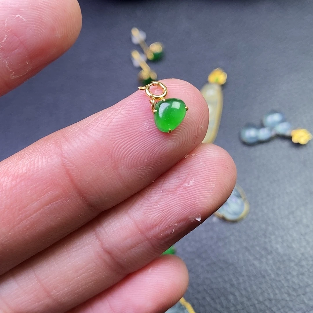 颈饰18K金镶嵌翡翠