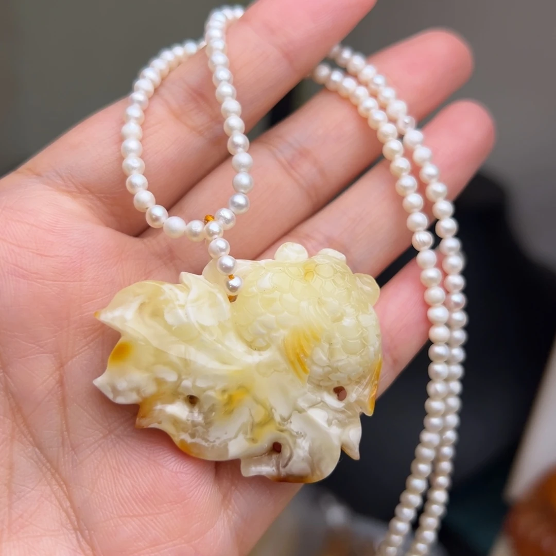 蜜蜡未镶嵌颈饰白蜡金鱼