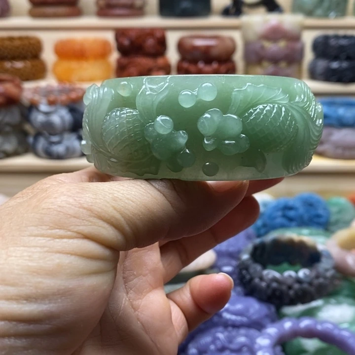 未镶嵌手镯石英质玉