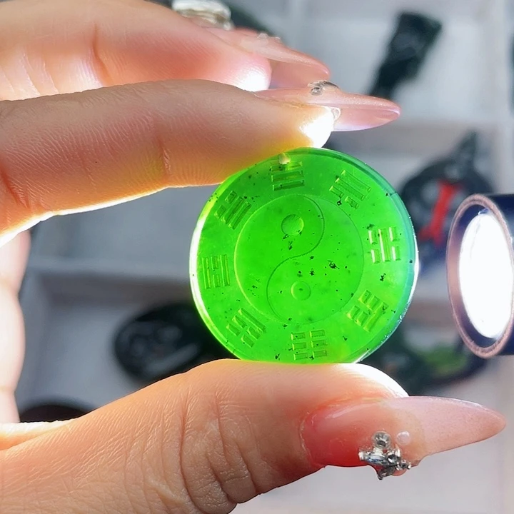 蛇纹石玉未镶嵌挂件泰山玉八卦