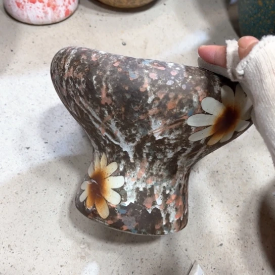 罐默认微瑕，有孔编号21-285