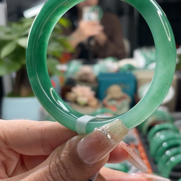 石英质玉手镯未镶嵌天然A货非洲翠手镯