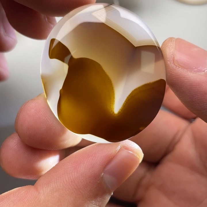 玛瑙/玉髓颈饰未镶嵌玉***人