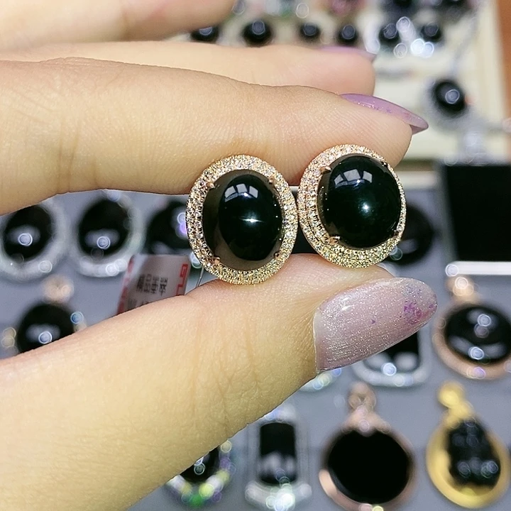 18K金镶嵌翡翠耳饰