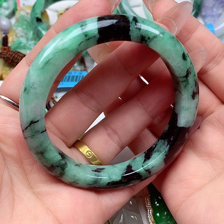 翡翠手镯未镶嵌翡翠手镯
