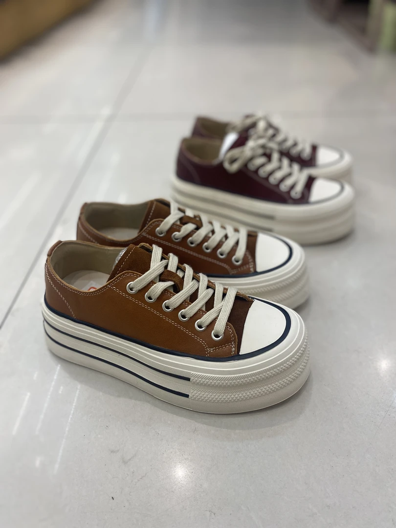 时尚厚底板鞋休闲百搭真皮女鞋