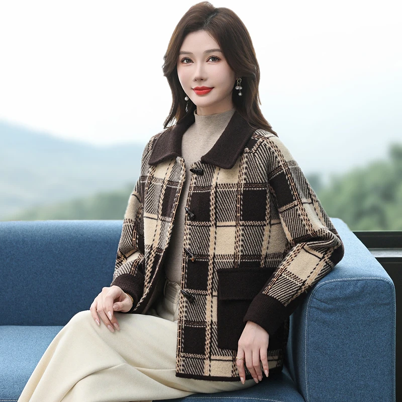 中年妈妈秋装毛呢大衣2025新款中老年女春秋端庄大气格子外套上衣