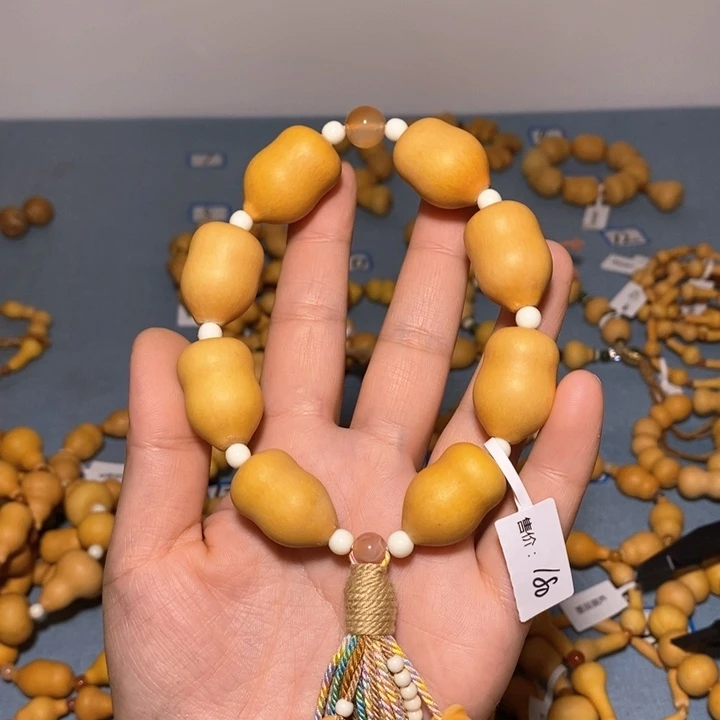 小***着胖墩手持111111