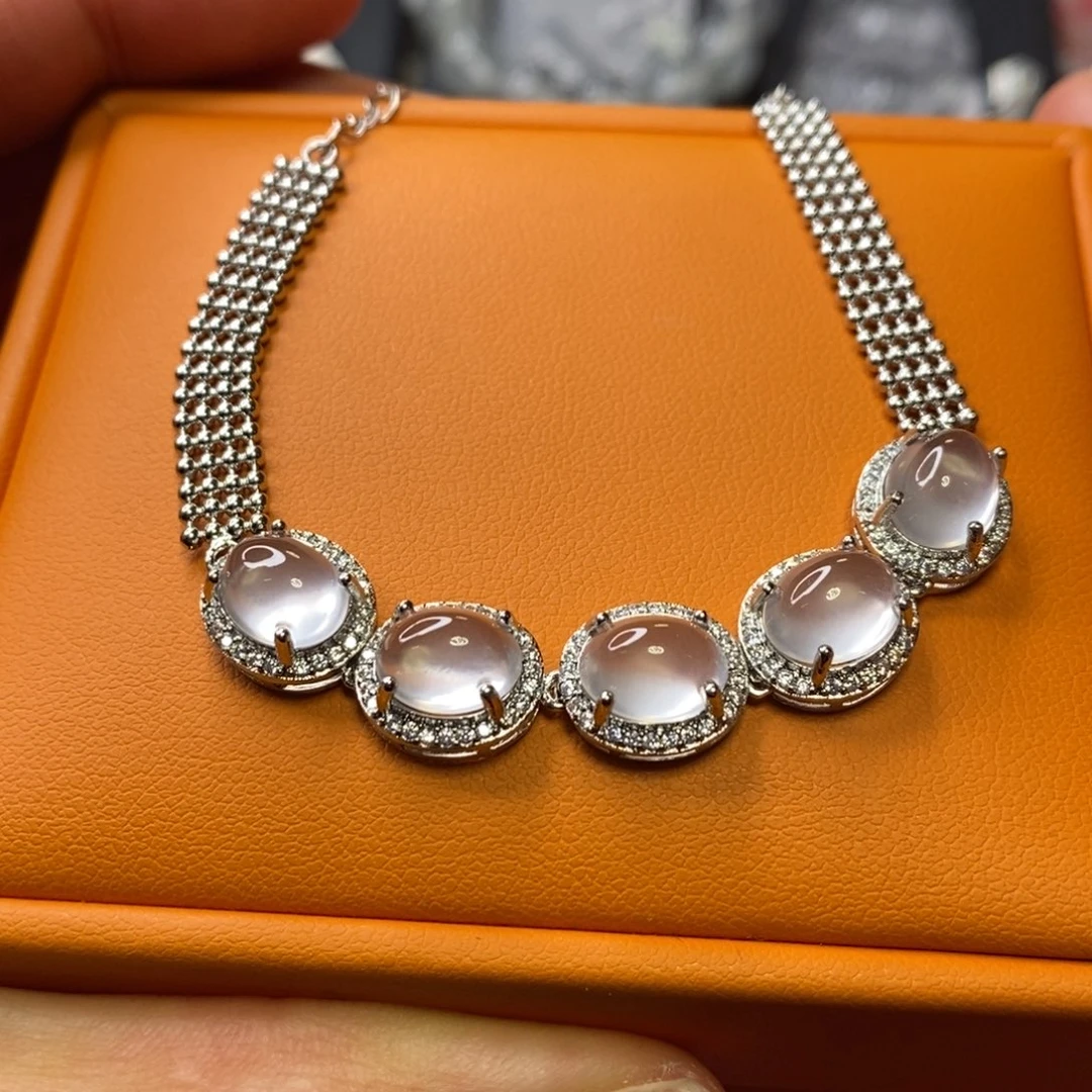 石英质玉合金吊坠