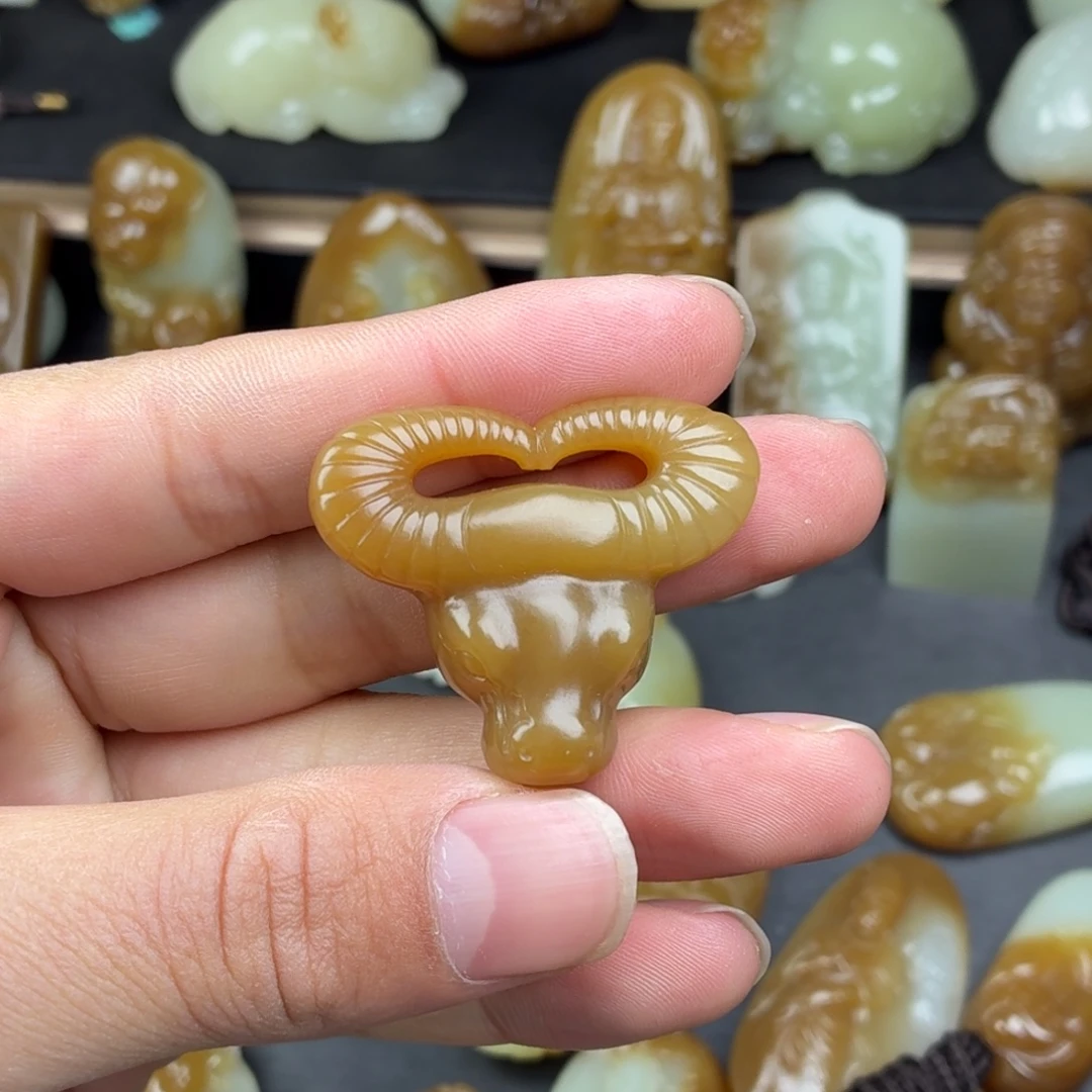 @***王和田玉（糖玉）未镶嵌颈饰