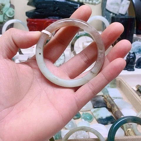 未镶嵌独山玉手镯红**我