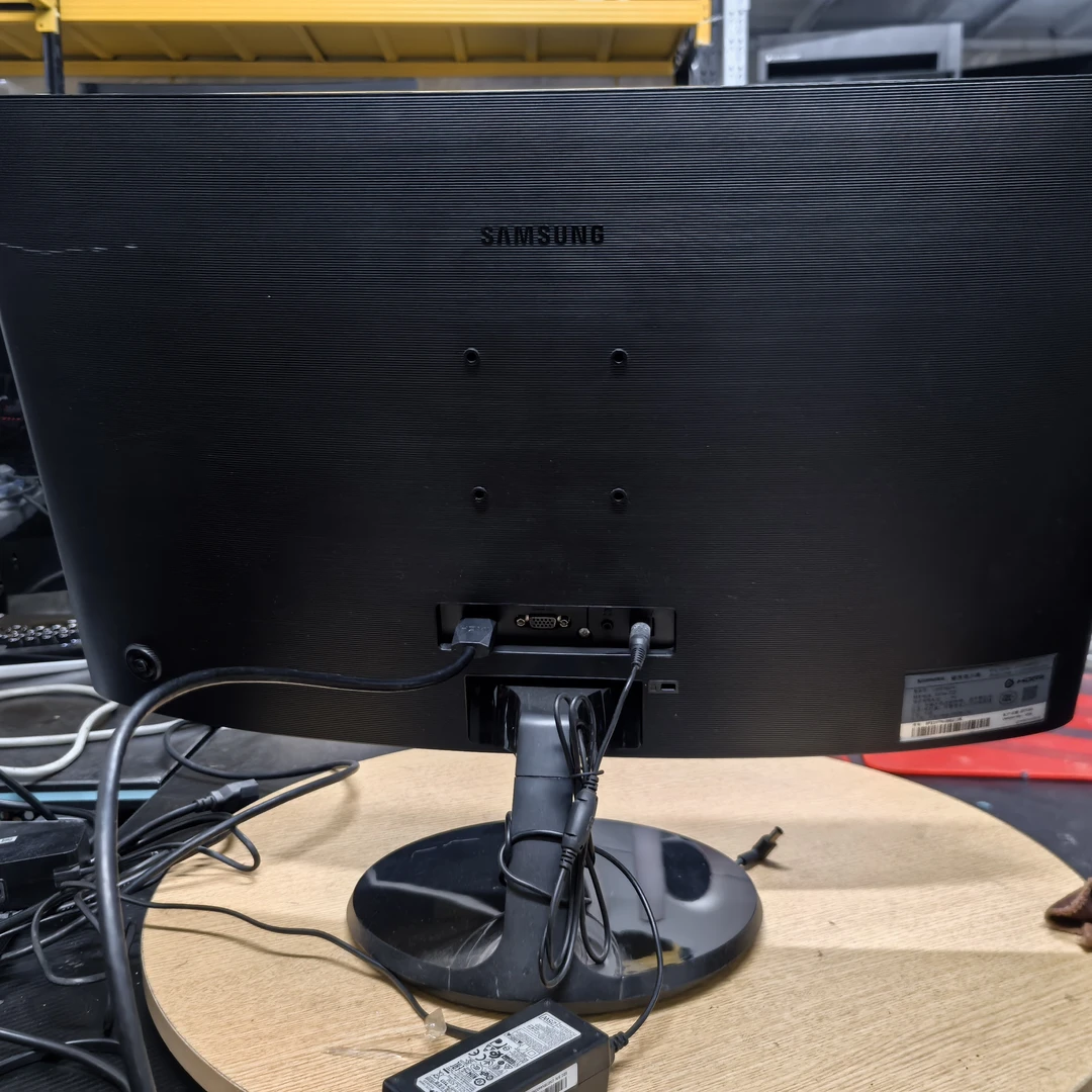 8新 Samsung/三星 27寸曲面1k 60HZ  护眼办公二手显示器