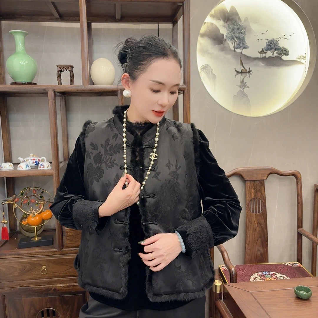 【佩妘】轻奢貂毛领边复古国潮新中式浮雕提花夹棉气质女士马夹7286