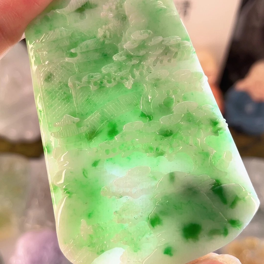 翡翠未镶嵌颈饰山水