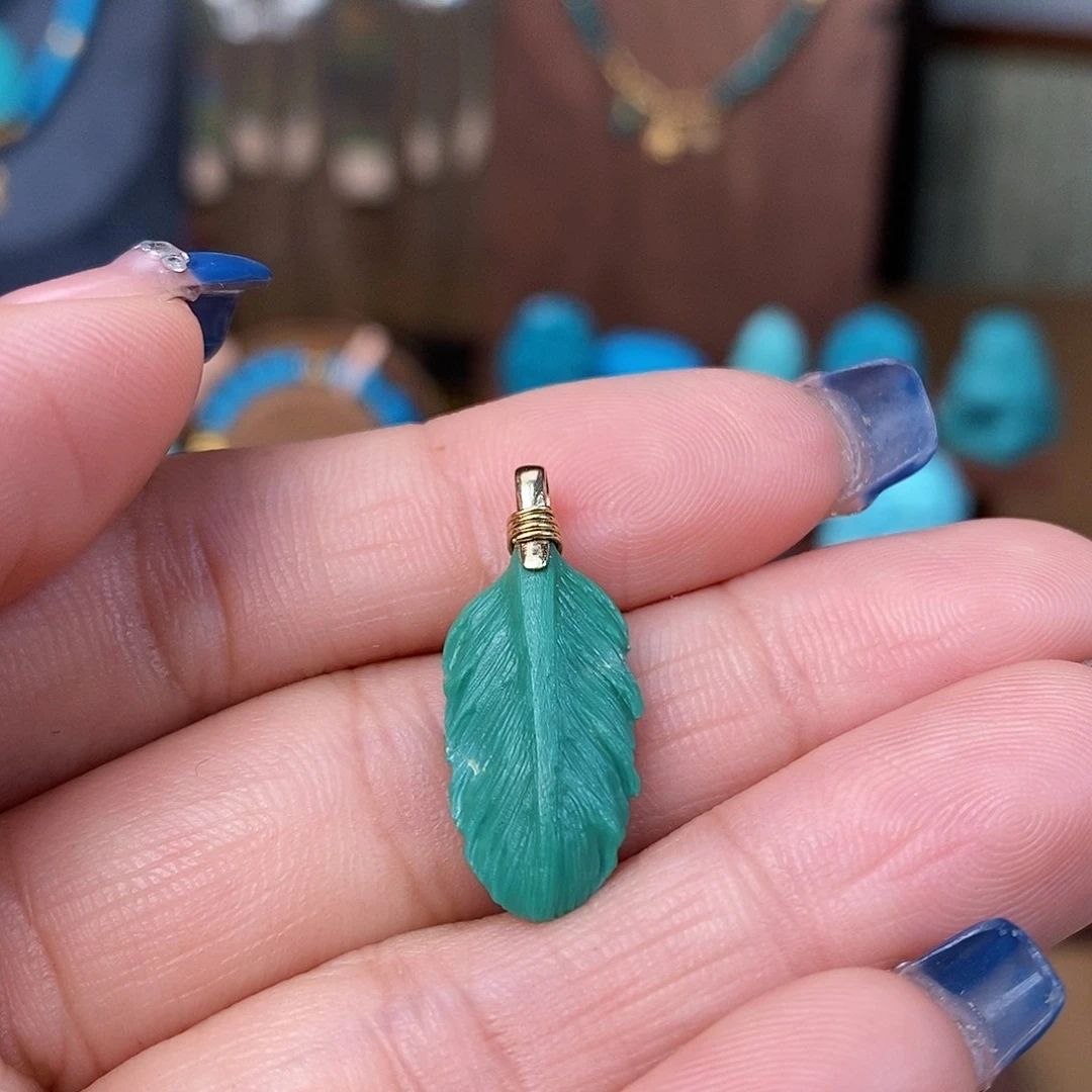 绿松石颈饰未镶嵌