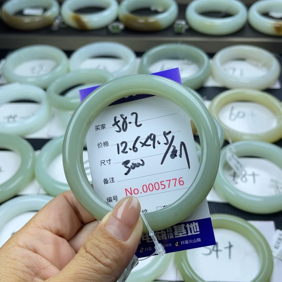 和田玉手镯未镶嵌我**仔