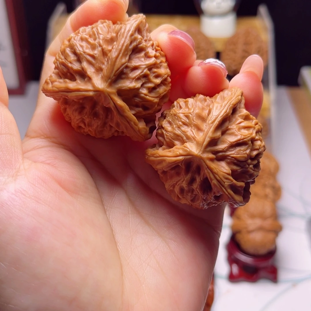 文玩核桃吊坠宫灯拼接三棱