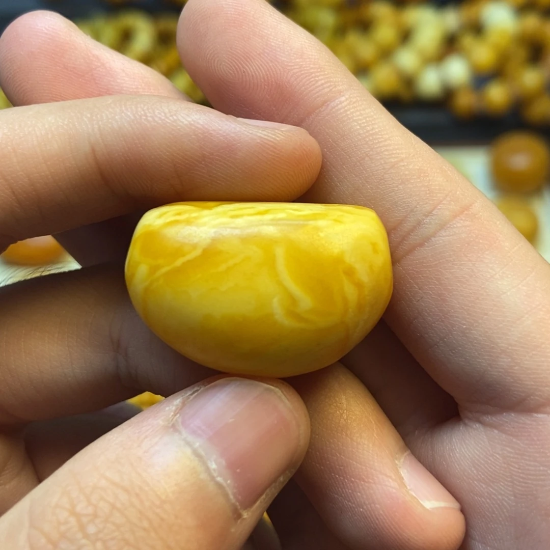 蜜蜡未镶嵌珠宝奇石