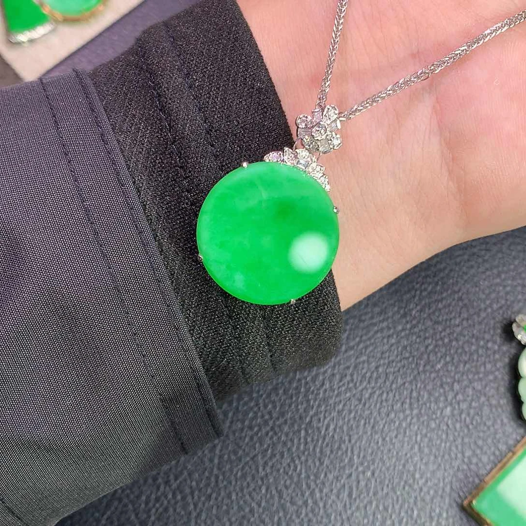 翡翠吊坠(赠链)18K金镶嵌