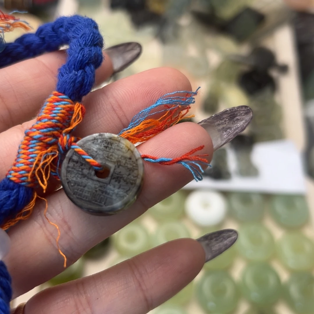 蛇纹石玉颈饰合金