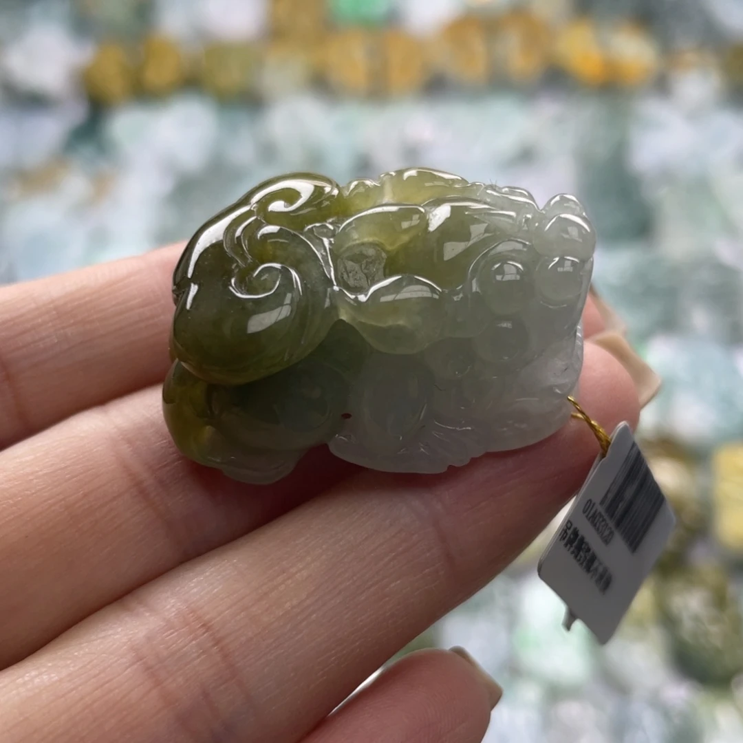 翡翠未镶嵌颈饰貔貅